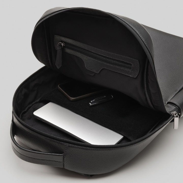 mochila_de_couro_mirei