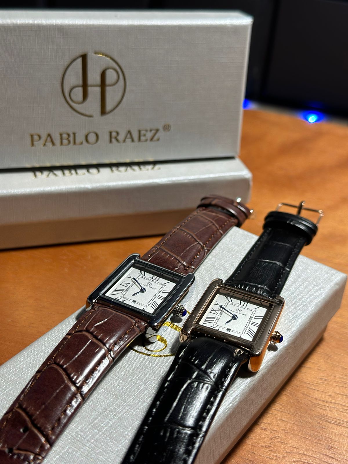 Relógio Quadrado em Couro Pablo Raez 40mm | Caixa exclusiva