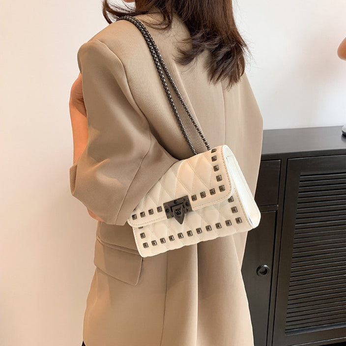 Bolsa Feminina em Couro Alça de Corrente Francine