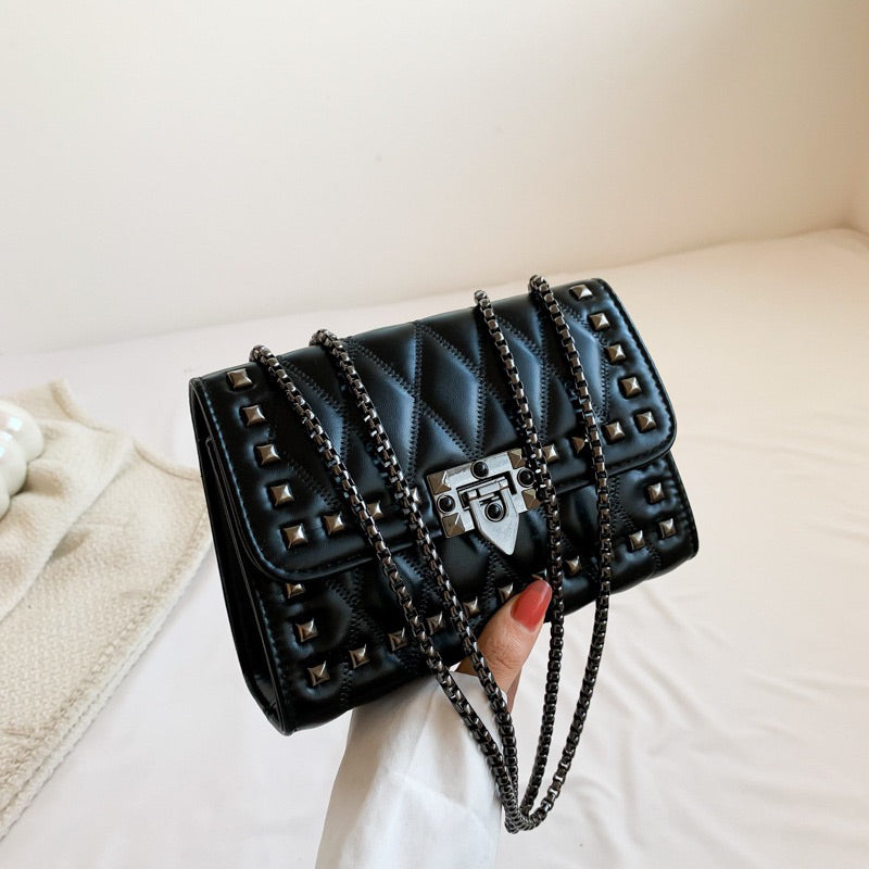 Bolsa Feminina em Couro Alça de Corrente Francine