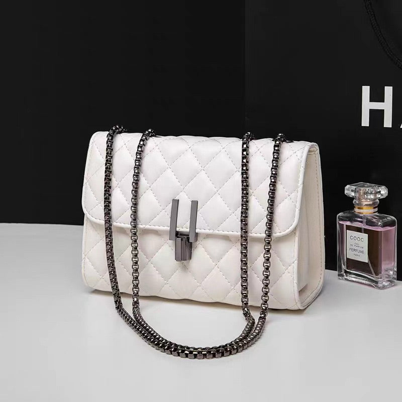 Bolsa Feminina Em Couro Alça de Corrente Onix